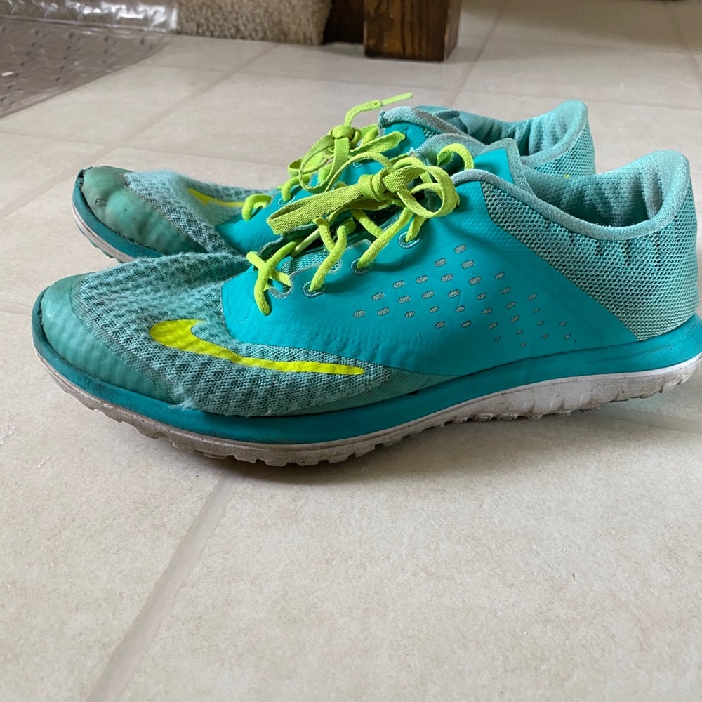 Old Nike tennis shoes